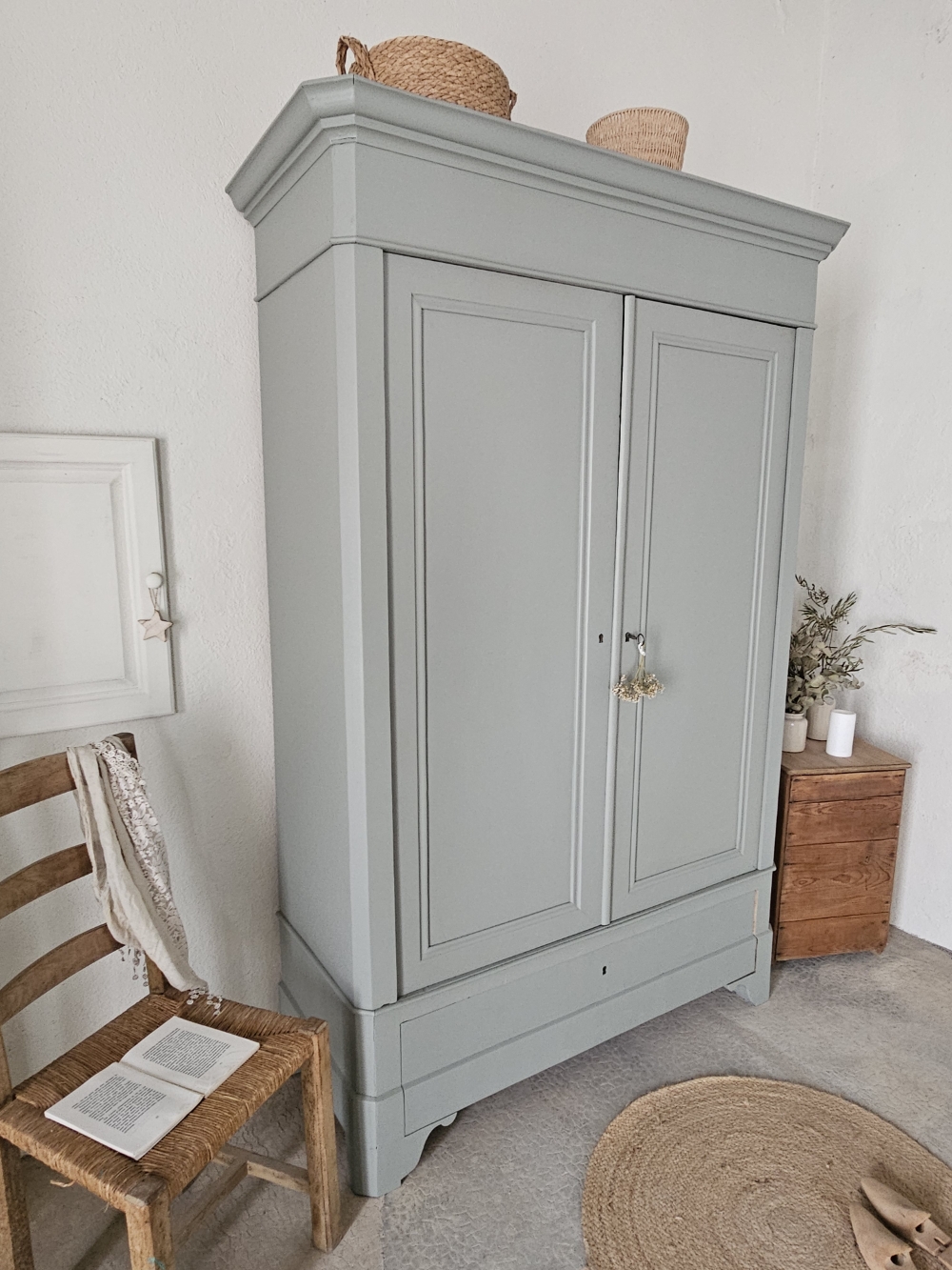 Armoire ancienne fin XIXe – Noyer &amp; sapin massif – Vert grisé20260217_150535