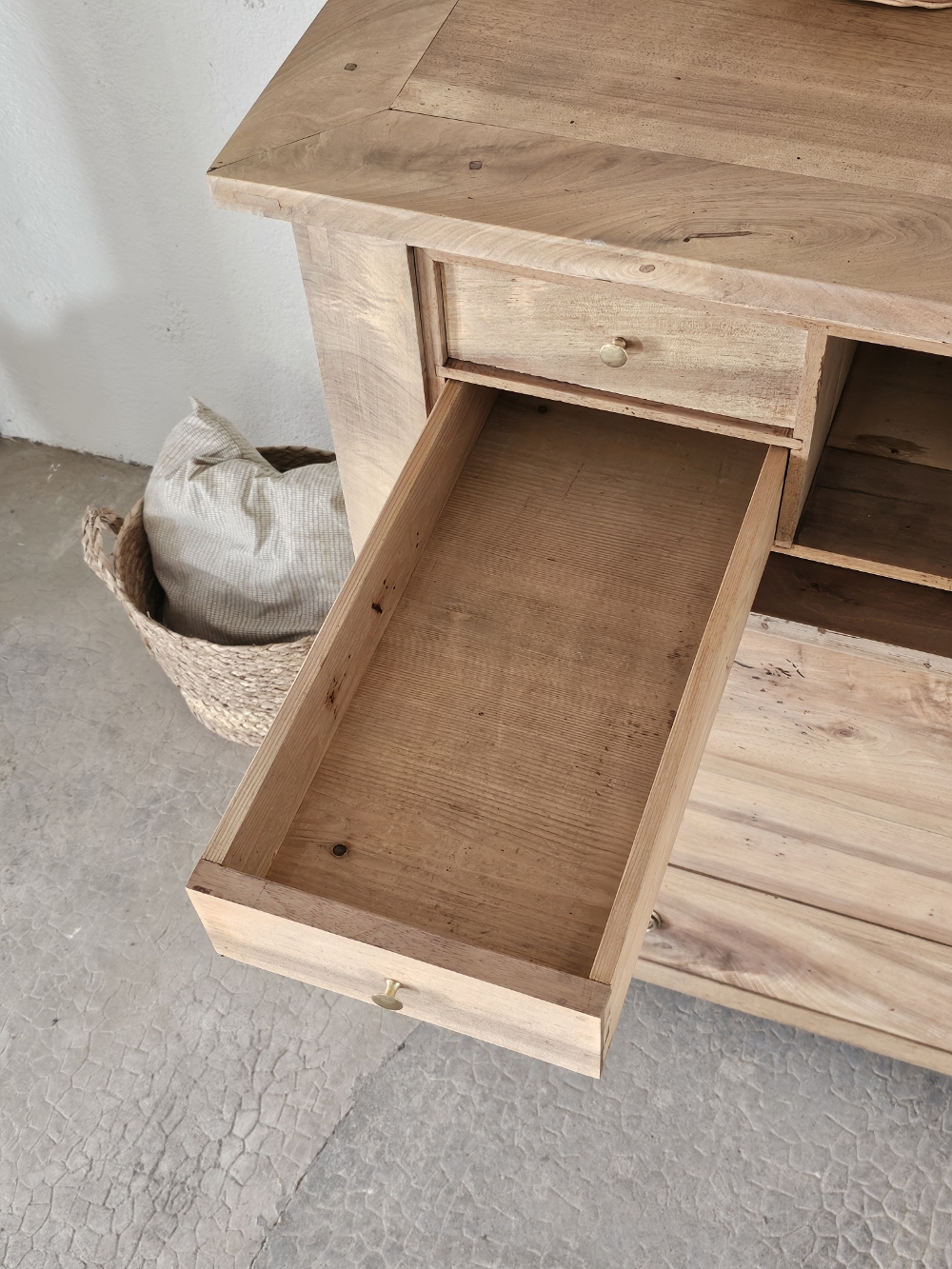 Ancienne commode secretaire en noyer massif et sapin20260224_145702