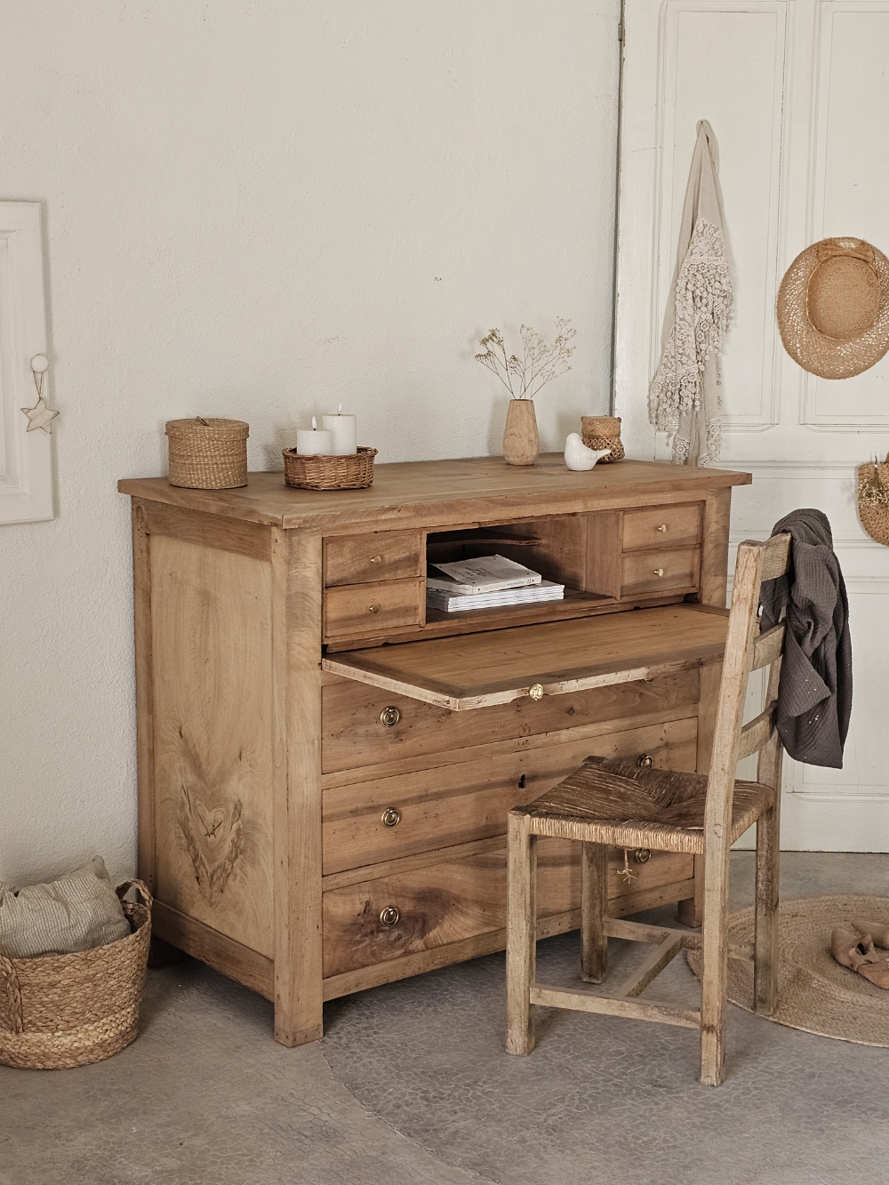 Ancienne commode secretaire en noyer massif et sapin20260224_150020