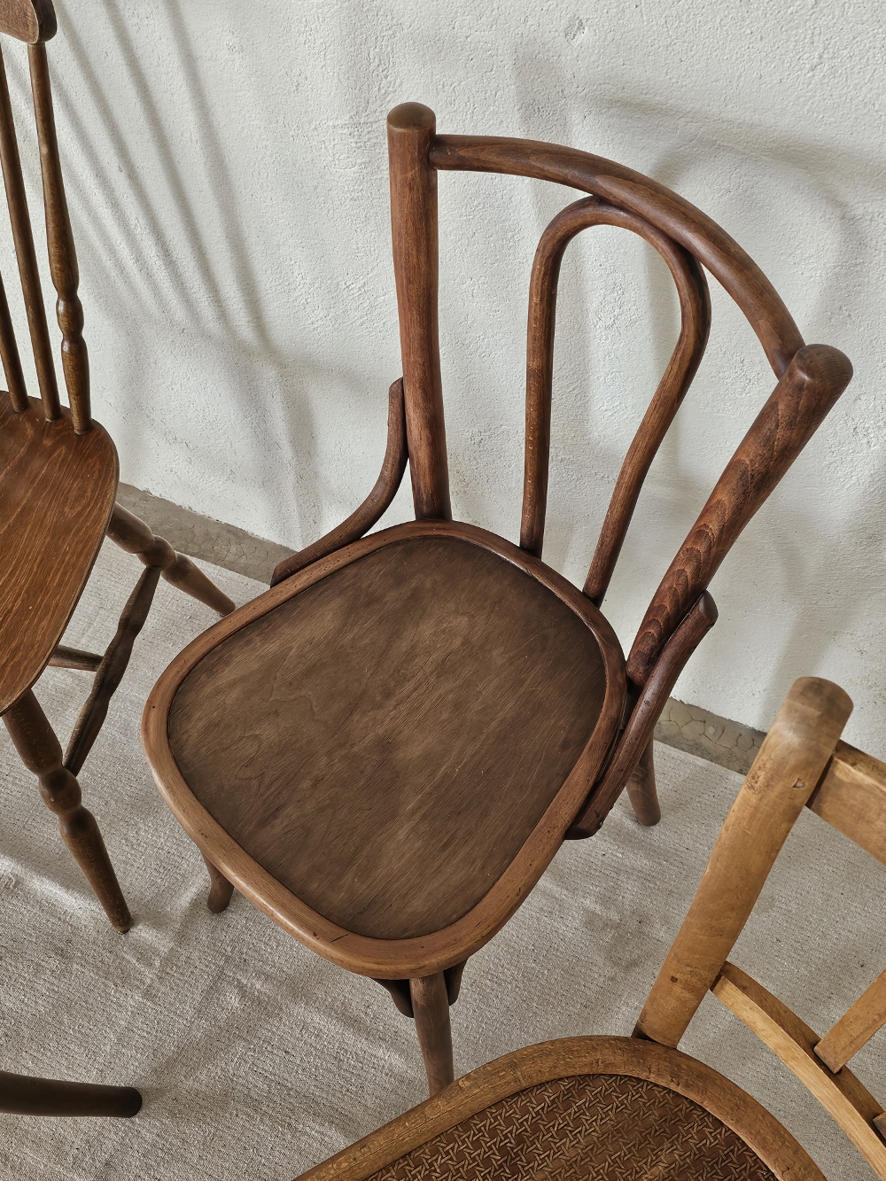 ensemble de chaises bistrot en bois anciennes20260304_133233