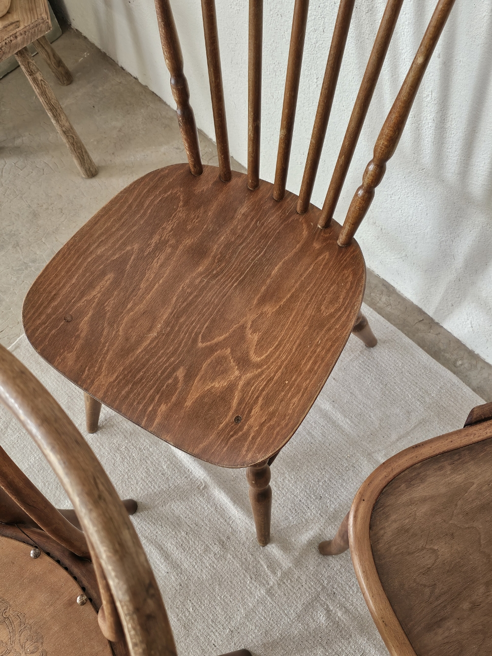 ensemble de chaises bistrot en bois anciennes20260304_133238