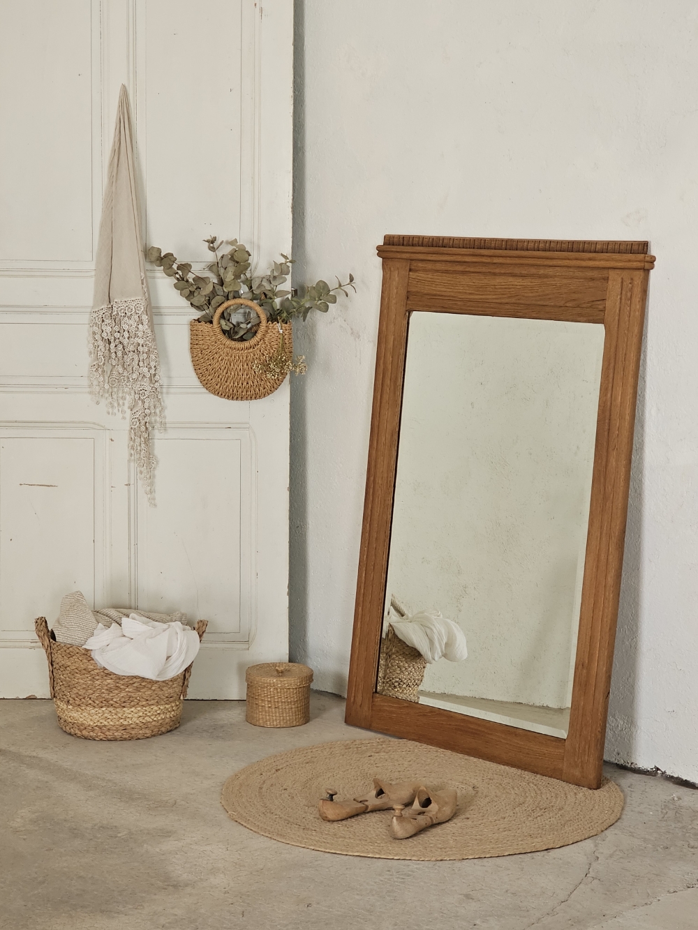 miroir ancien en chêne massif ,miroir biseauté avec quelques traces de piqûres20260305_132729