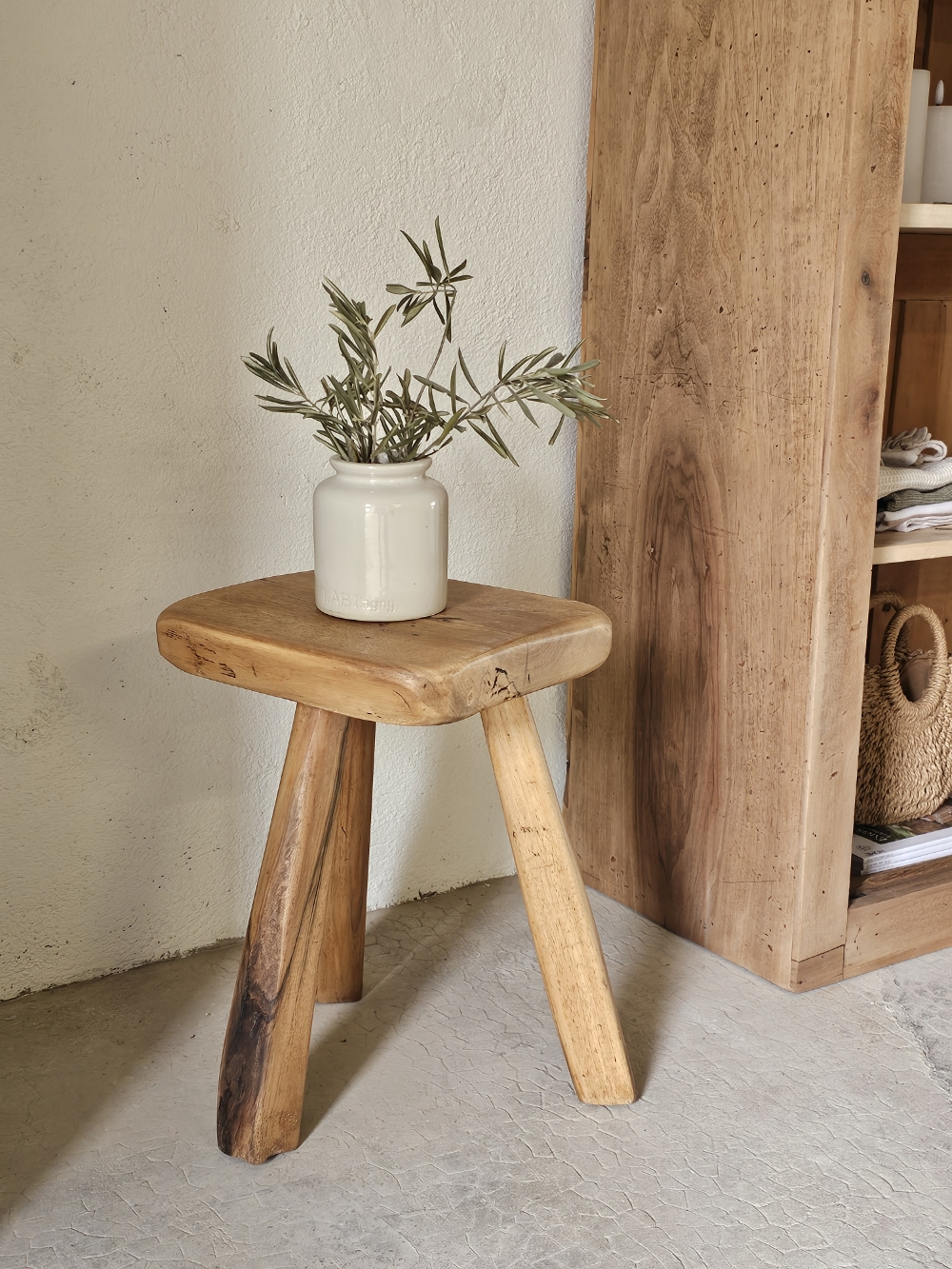 ancien tabouret tripode20260311_140159