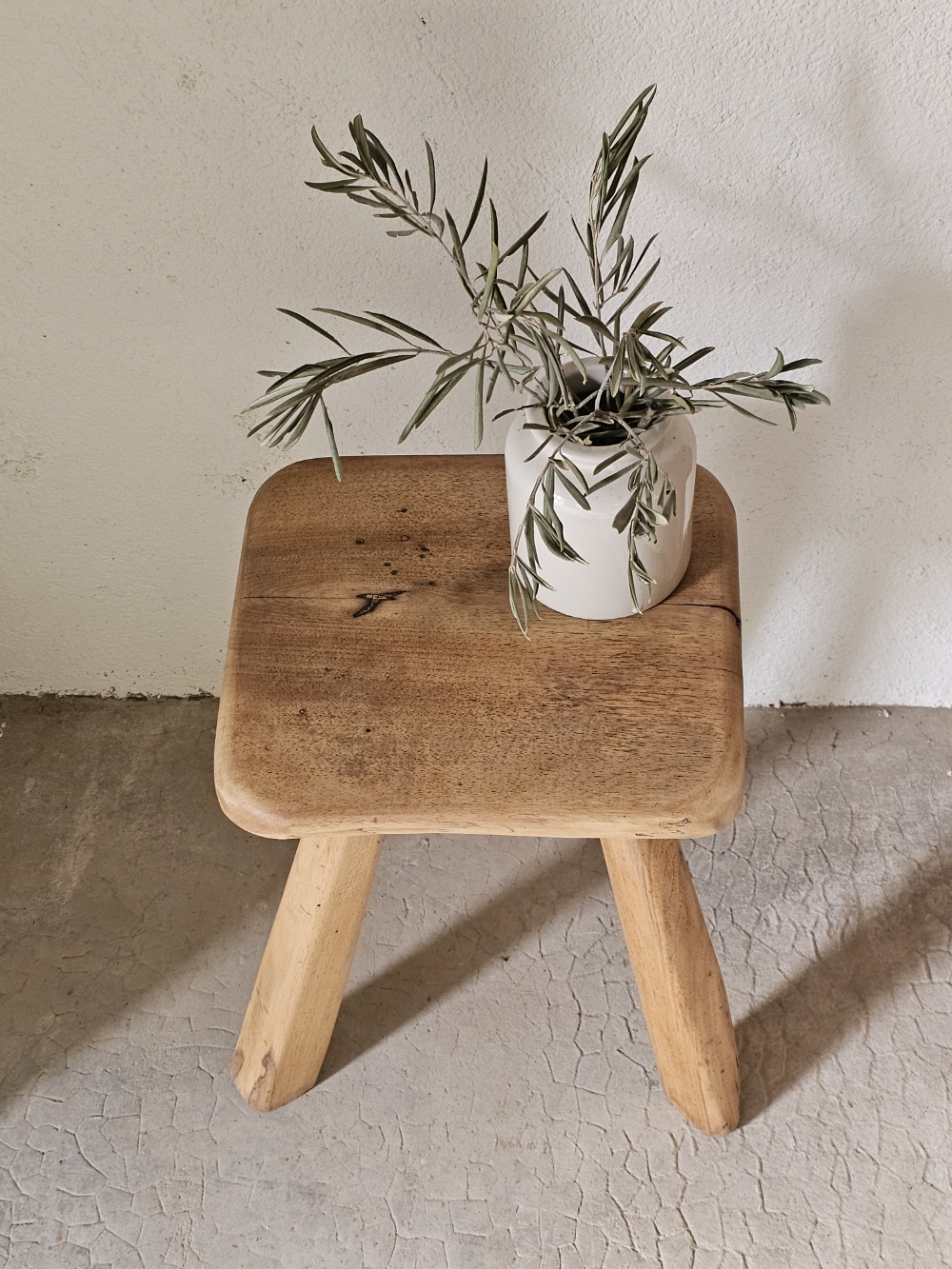 ancien tabouret tripode20260311_140317