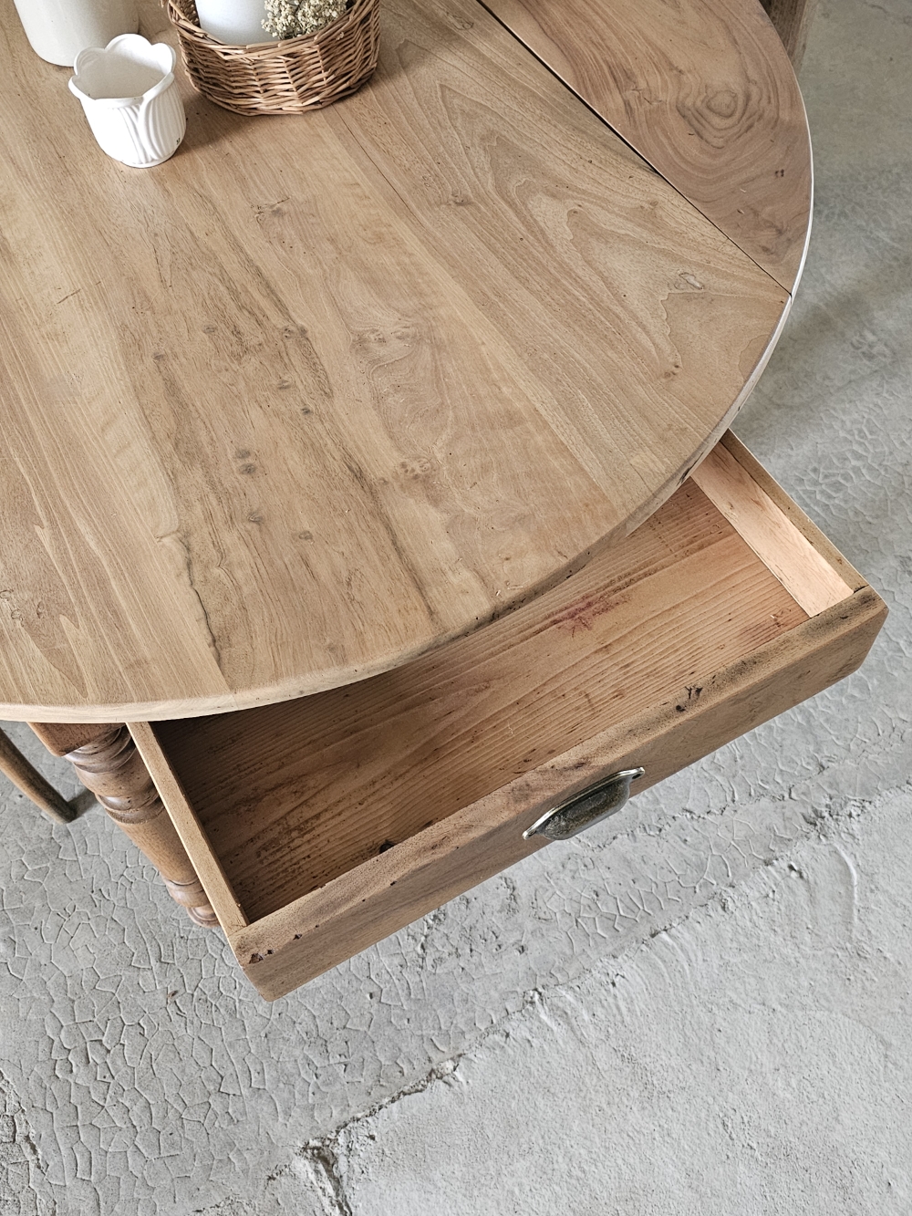 ancienne table ovale en bois massif20260330_094757