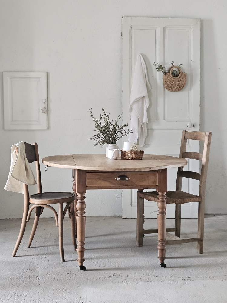 ancienne table ovale en bois massif20260330_094519