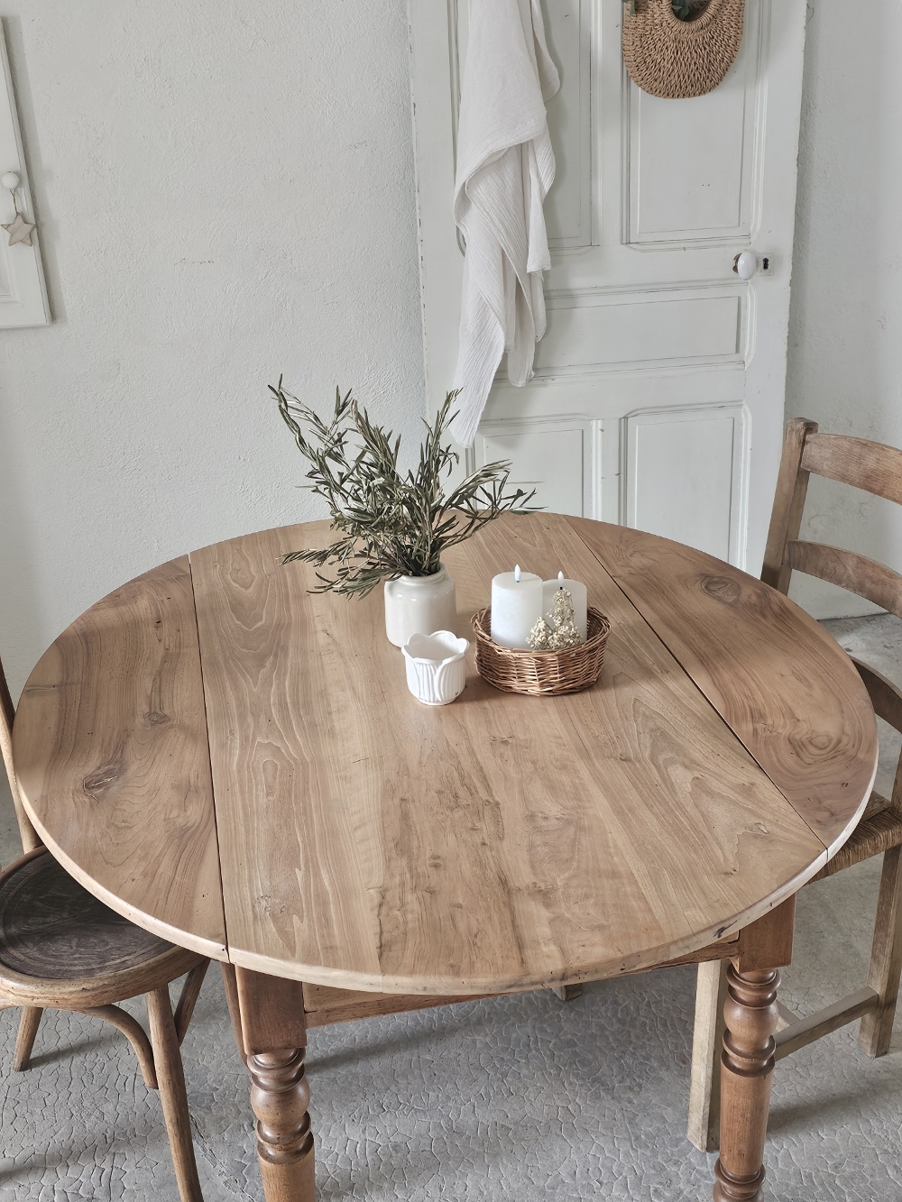 ancienne table ovale en bois massif20260330_094647