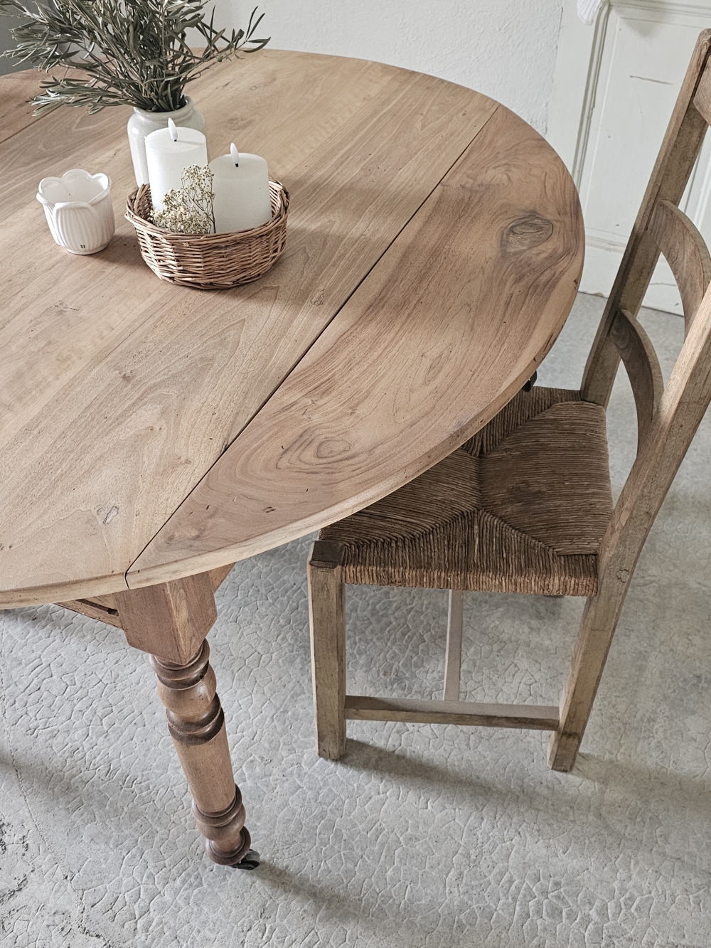 ancienne table ovale en bois massif20260330_094812