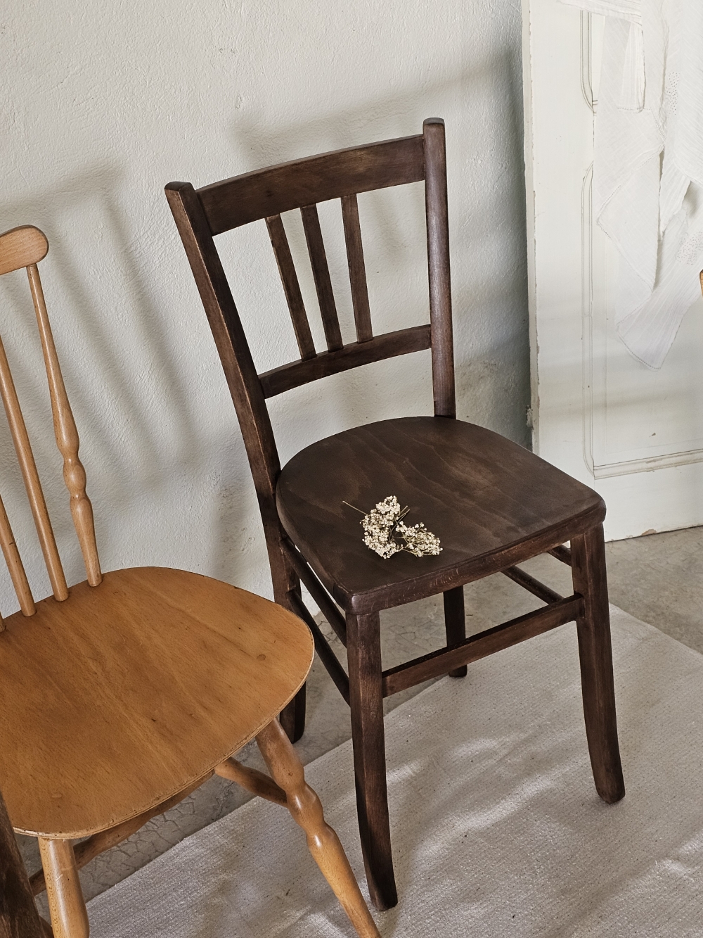 Ensemble de 4 chaises bistrot en bois - belle patine 20260331_165829