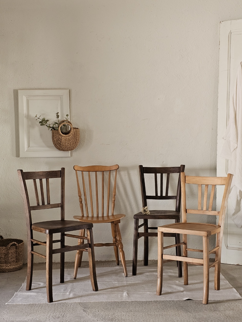 Ensemble de 4 chaises bistrot en bois - belle patine 20260331_165734