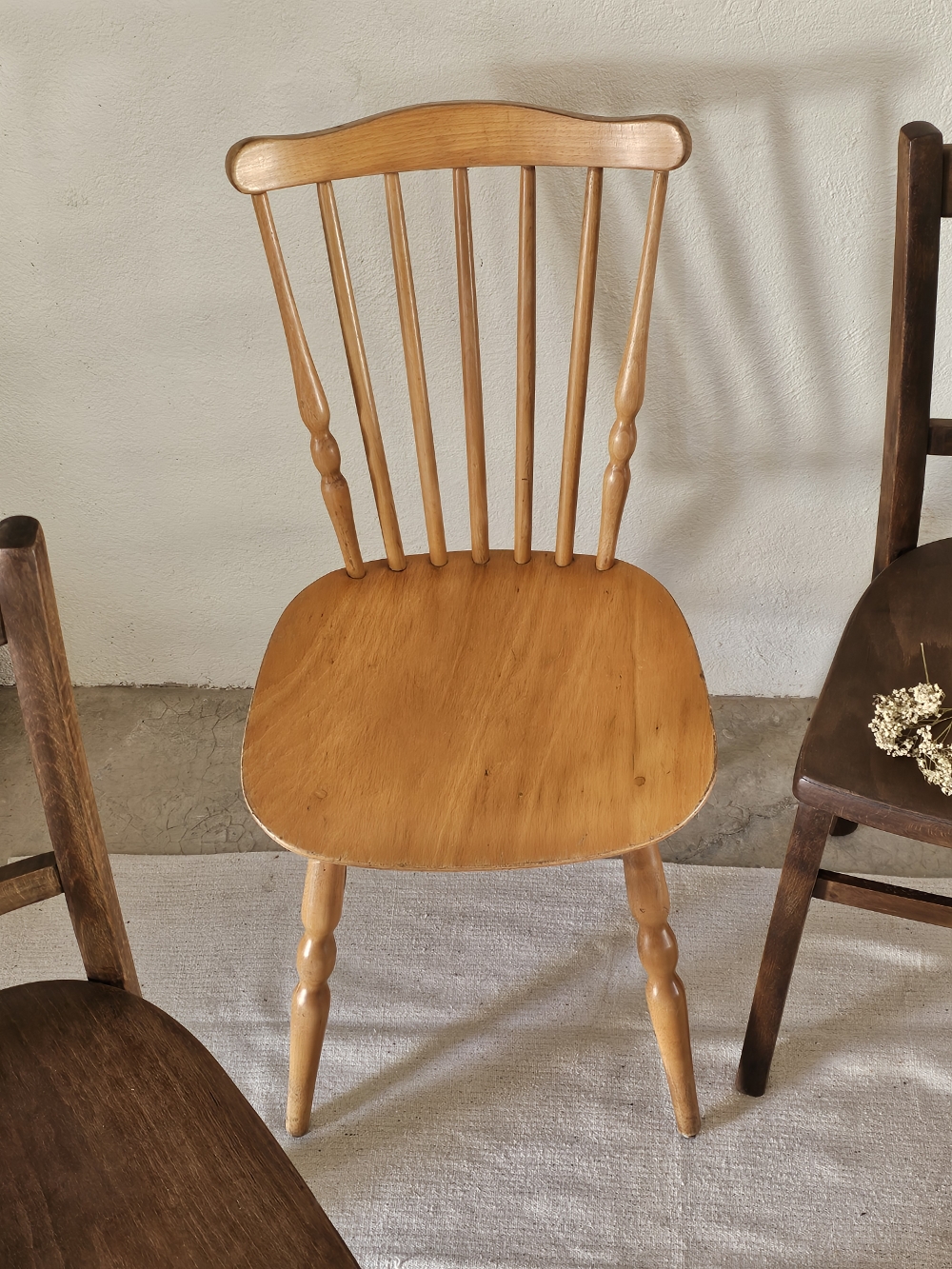Ensemble de 4 chaises bistrot en bois - belle patine 20260331_165904