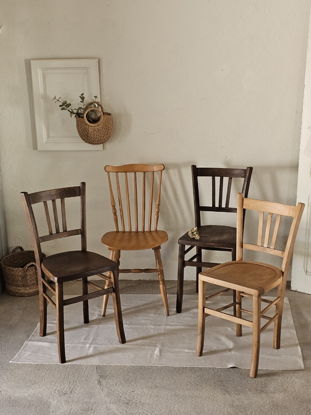 Ensemble de 4 chaises bistrot en bois - belle patine 20260331_165811
