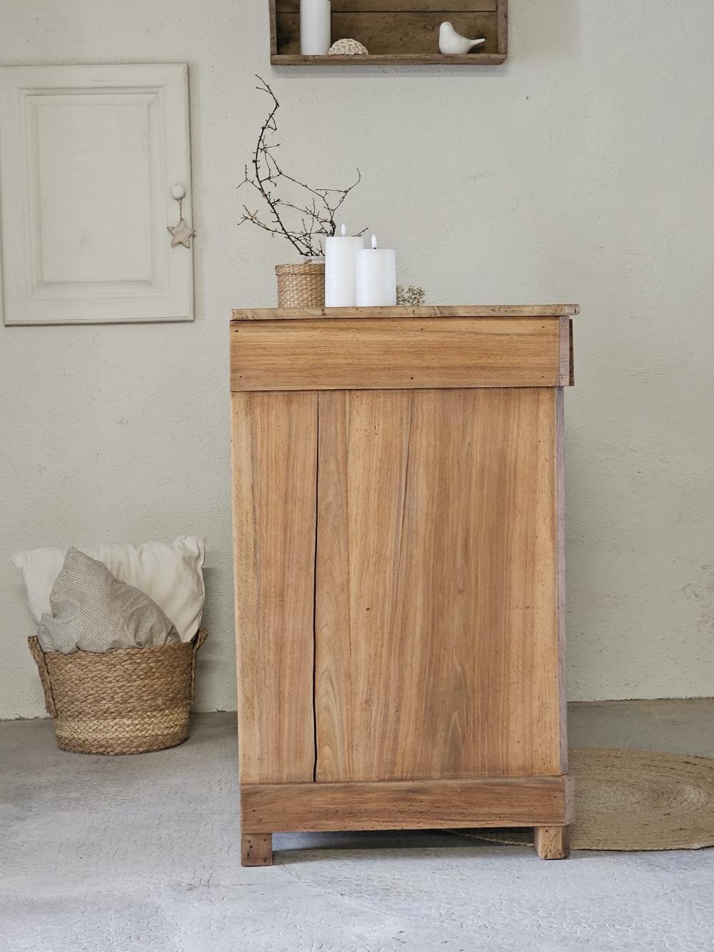 commode ancienne en bois massif et laiton doré20260413_132241