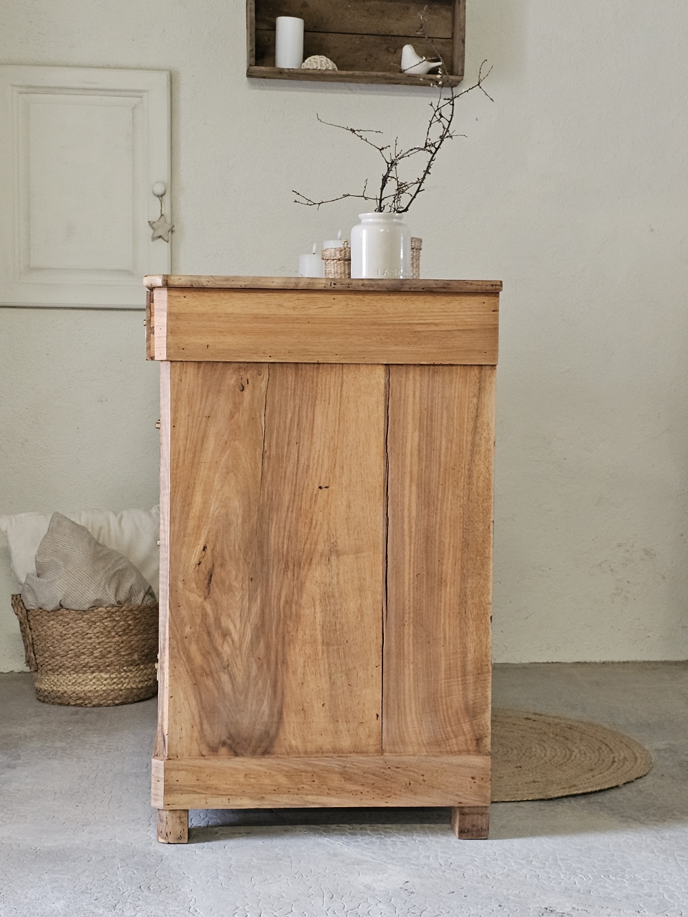 commode ancienne en bois massif et laiton doré20260413_132107