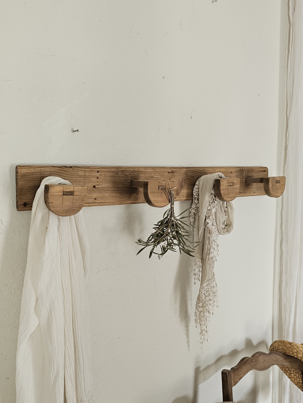 Ancien porte manteau vintage en bois 4 pateres20260426_103501