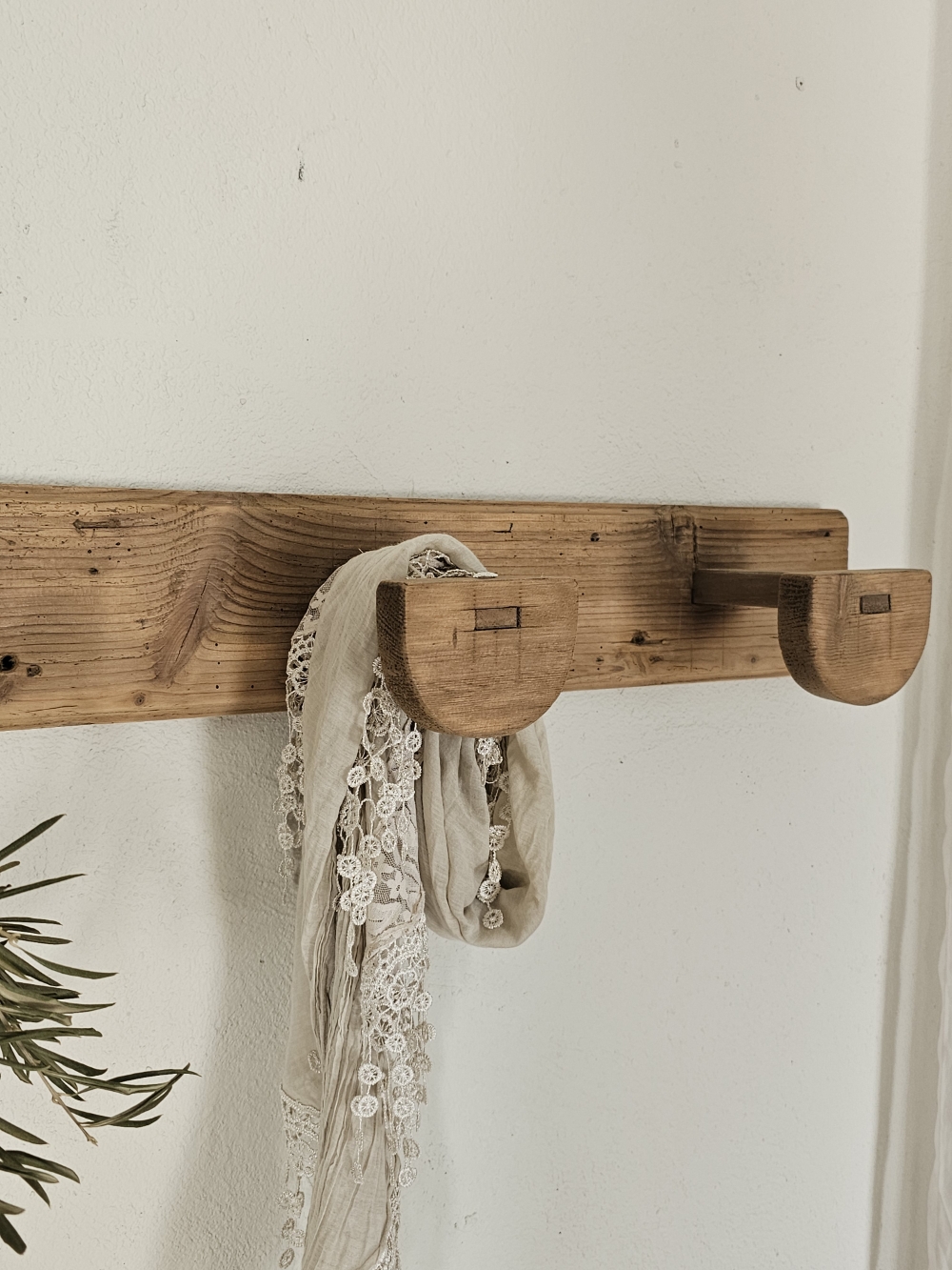 Ancien porte manteau vintage en bois 4 pateres20260426_103519