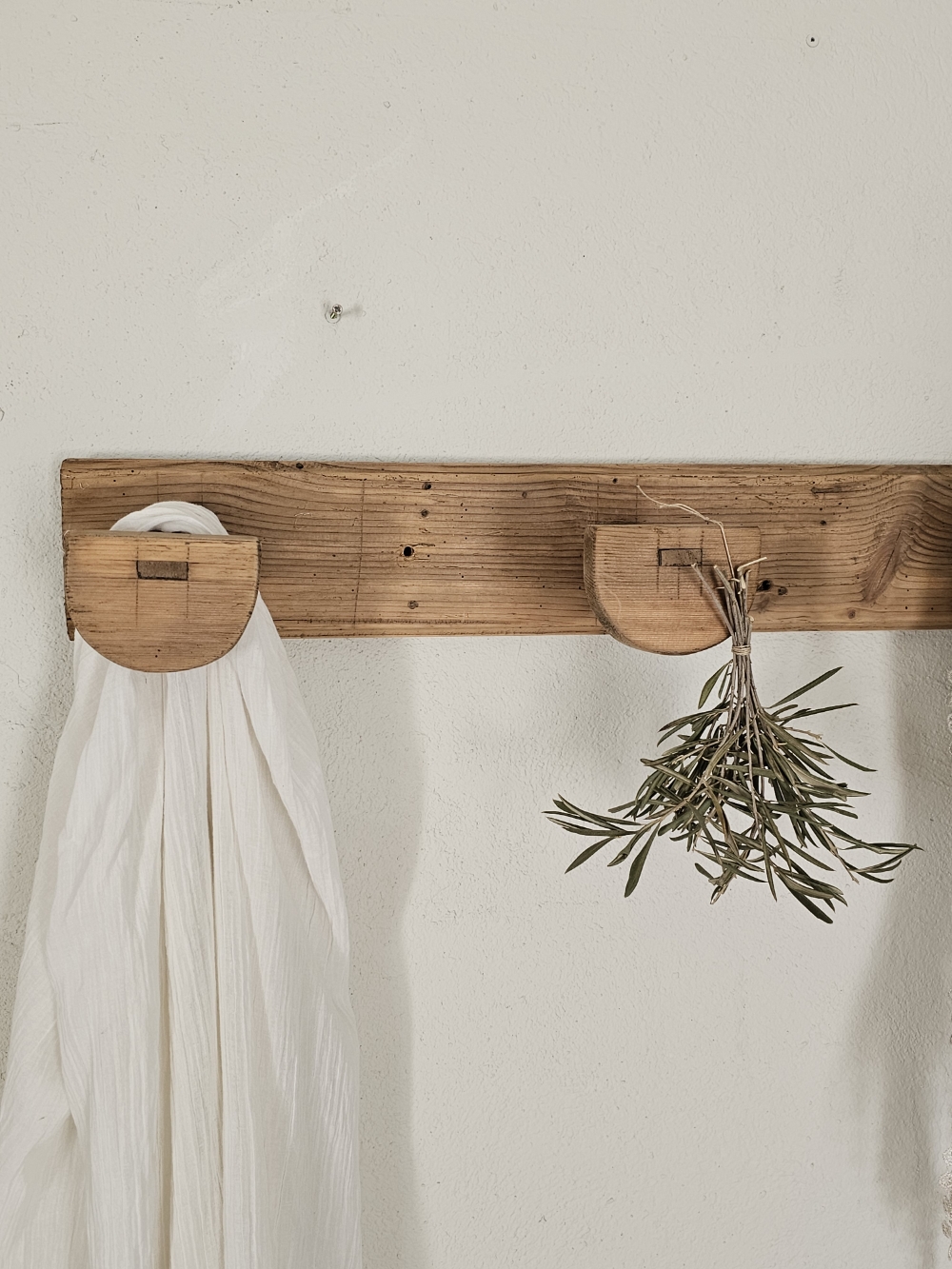 Ancien porte manteau vintage en bois 4 pateres20260426_103508