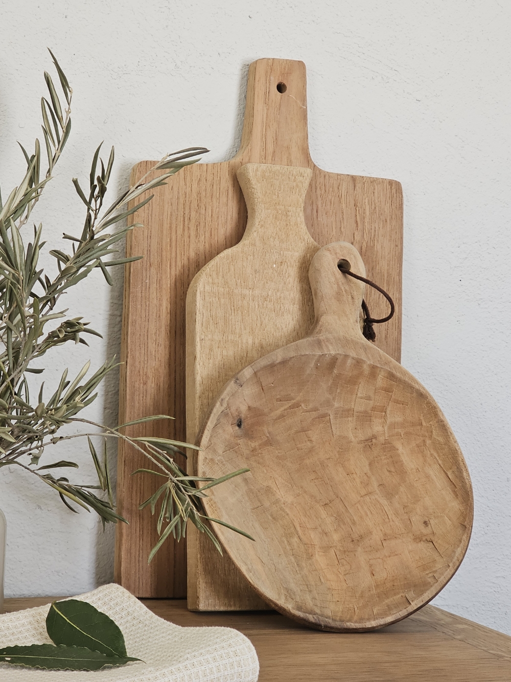 Plat Monoxyle Ancien en Bois Sculpté – Art Pop20260425_131800