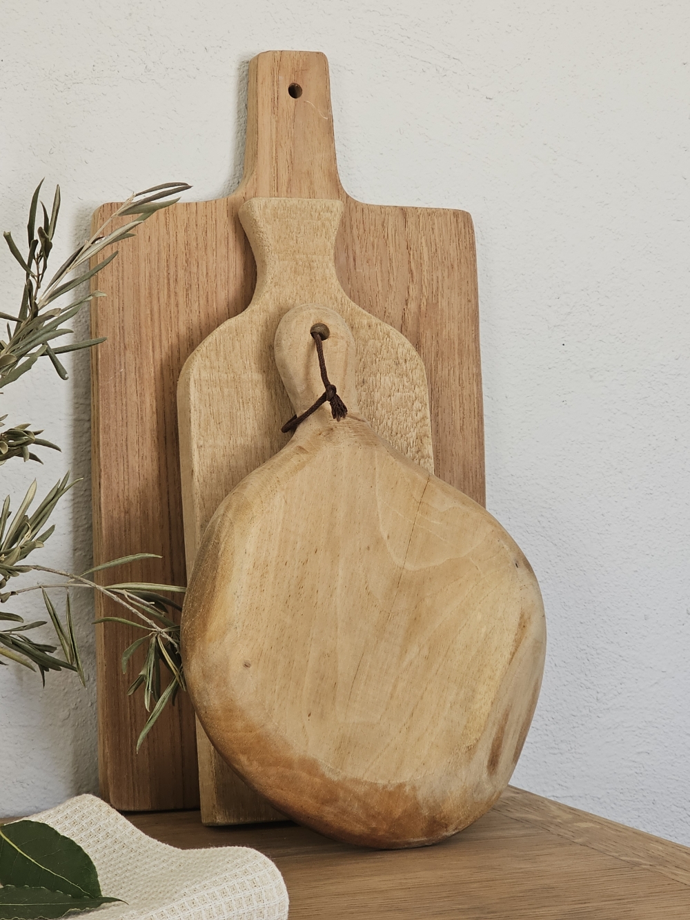 Plat Monoxyle Ancien en Bois Sculpté – Art Pop20260425_131823