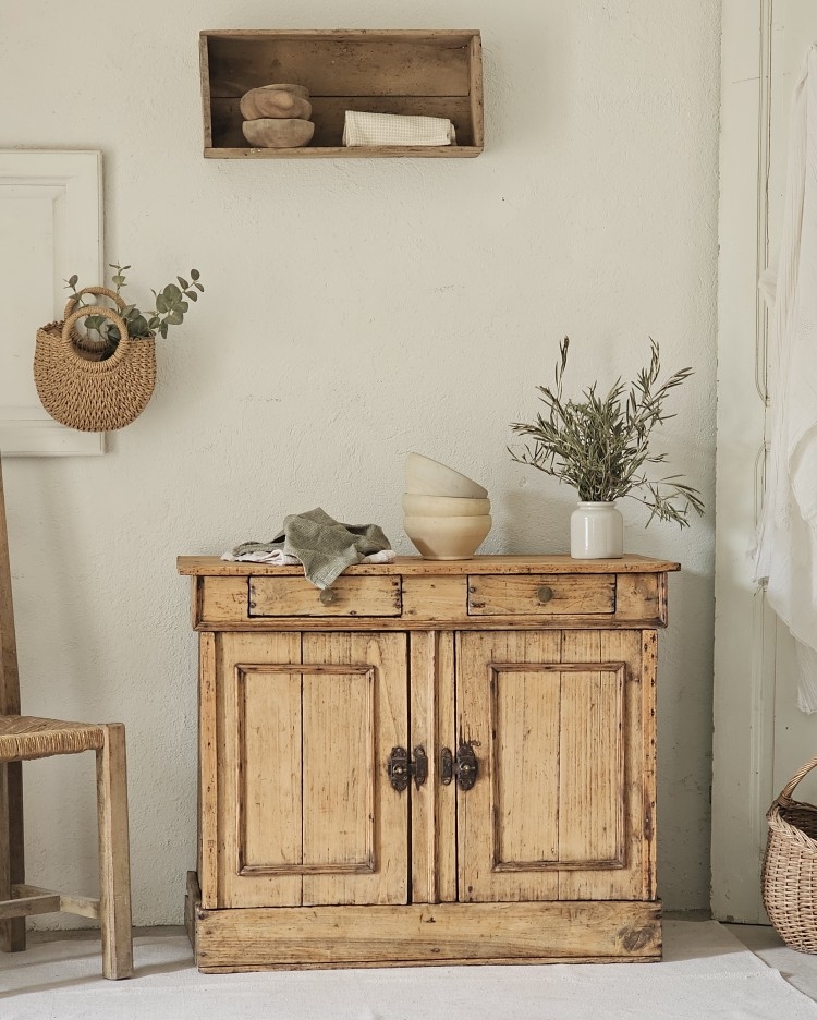 Meuble patiné Petit Buffet Bas Rustique en Bois Br20260426_094047