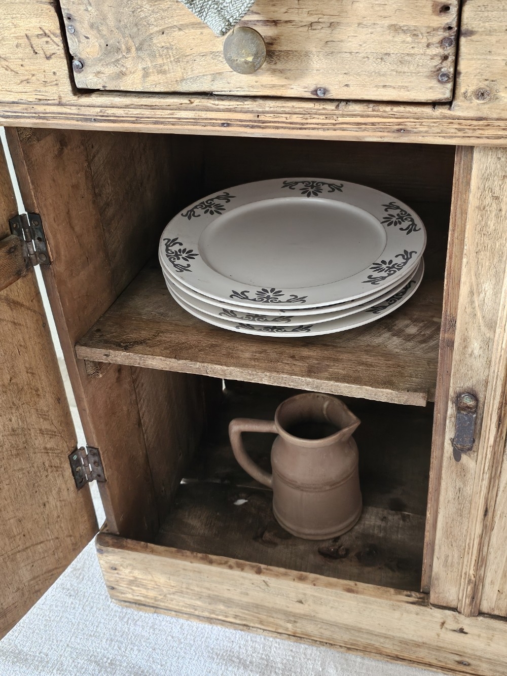 Meuble patiné Petit Buffet Bas Rustique en Bois Br20260426_094646