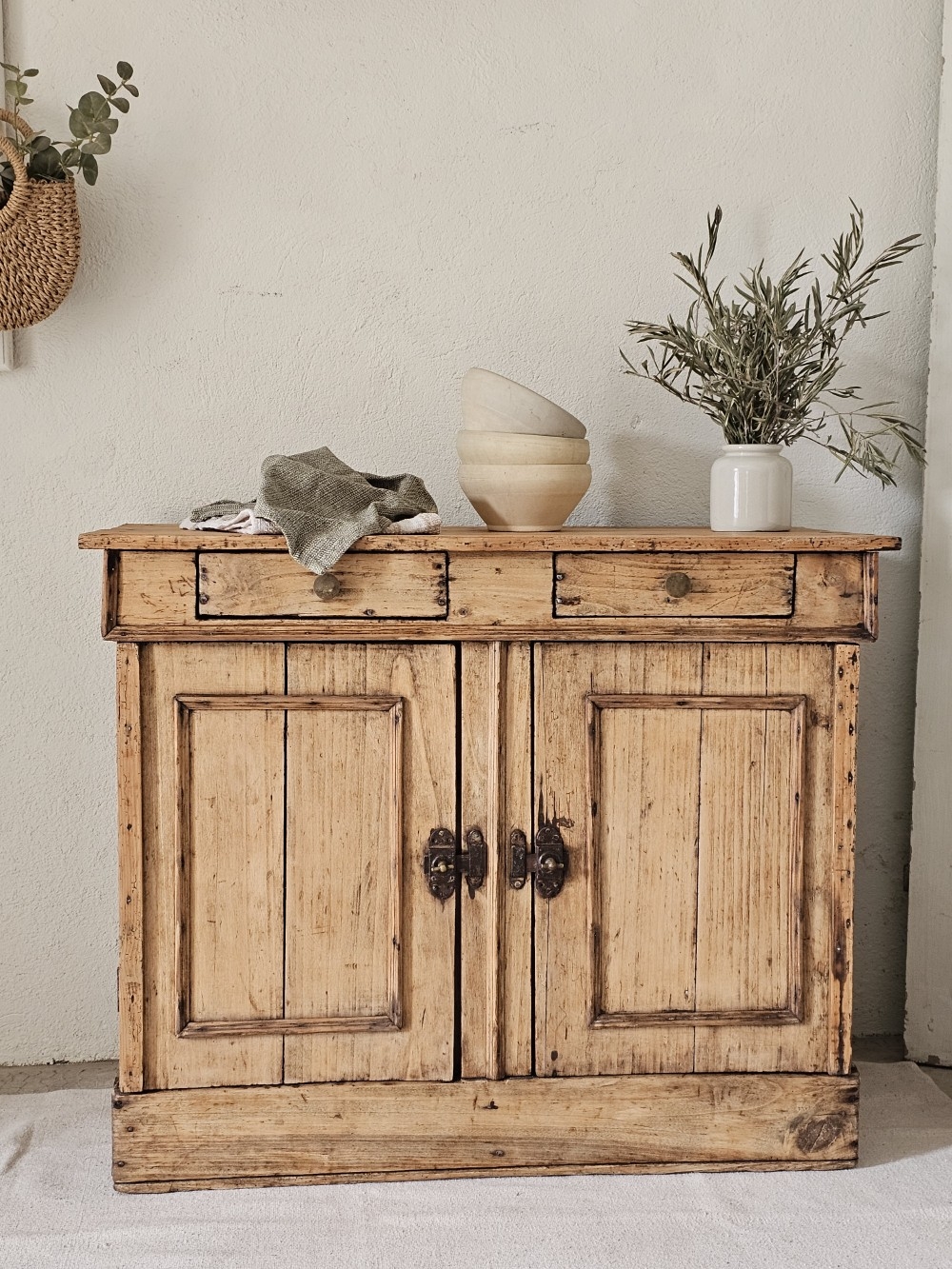Meuble patiné Petit Buffet Bas Rustique en Bois Br20260426_094930