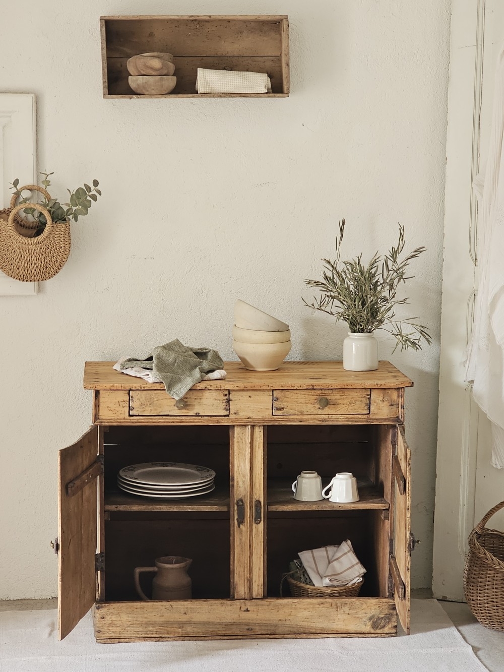 Meuble patiné Petit Buffet Bas Rustique en Bois Br20260426_094526