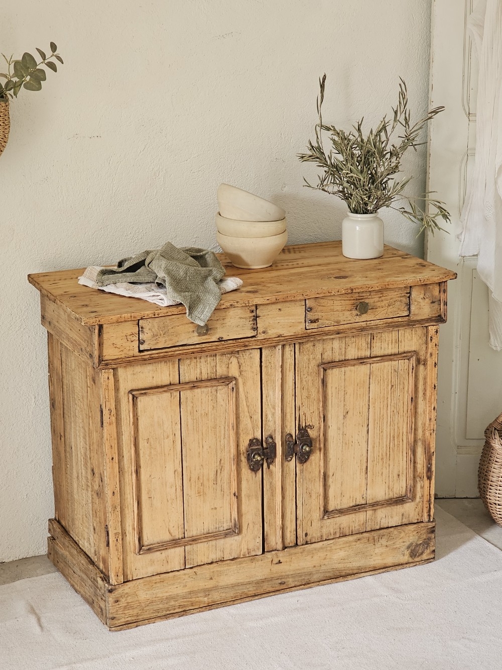 Meuble patiné Petit Buffet Bas Rustique en Bois Br20260426_094423