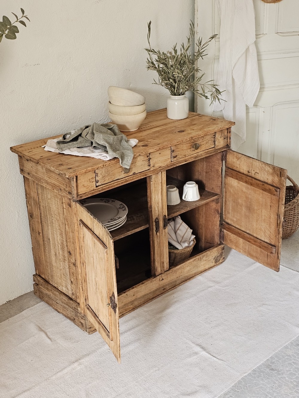 Meuble patiné Petit Buffet Bas Rustique en Bois Br20260426_094547