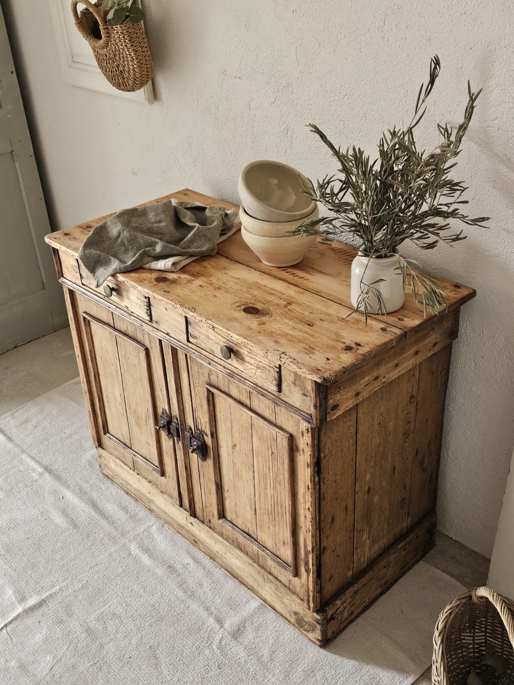 Meuble patiné Petit Buffet Bas Rustique en Bois Br20260426_094806