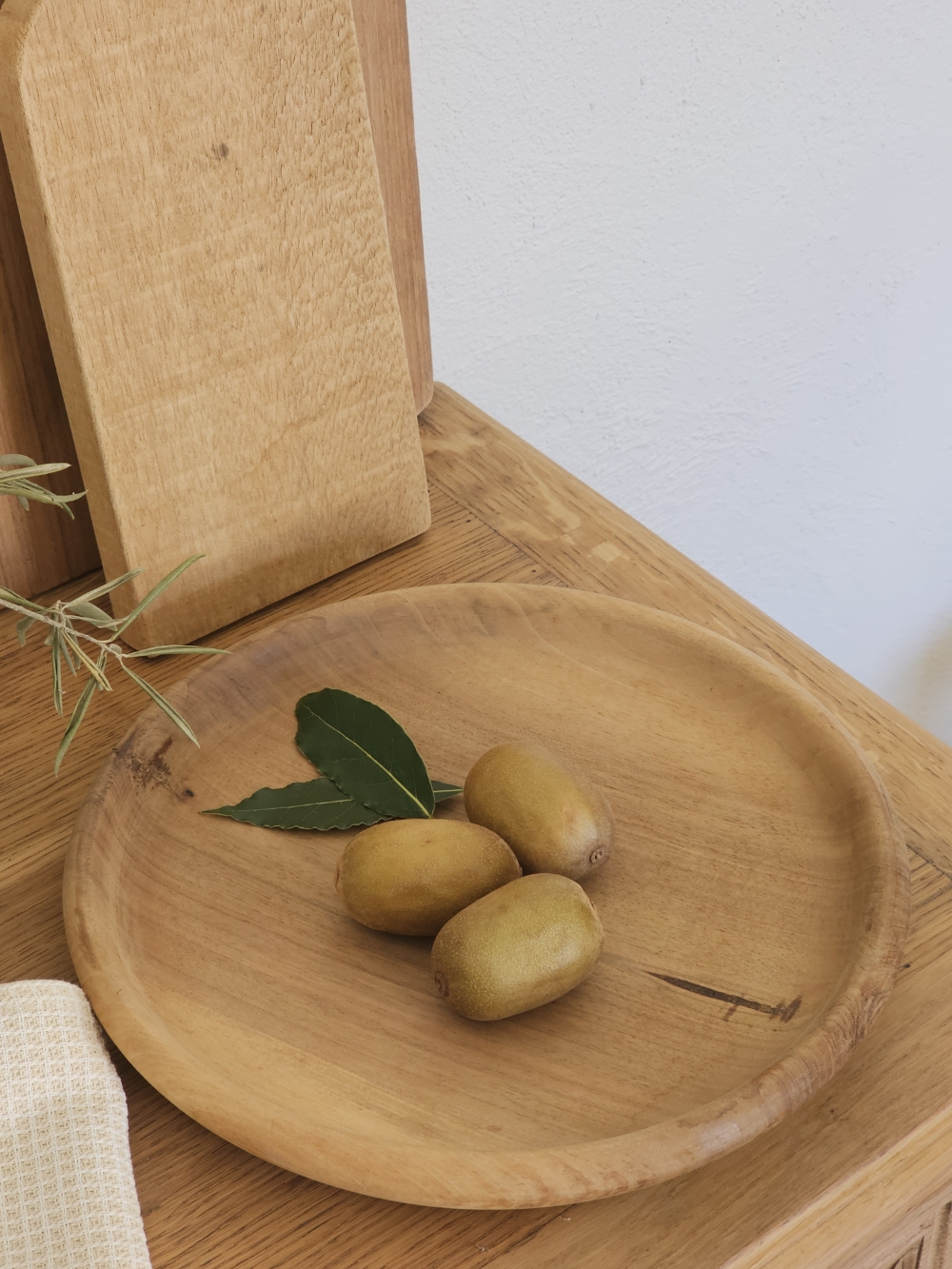 Grand plat creux en bois brut tourné – Ø 31 cm 20260425_132657