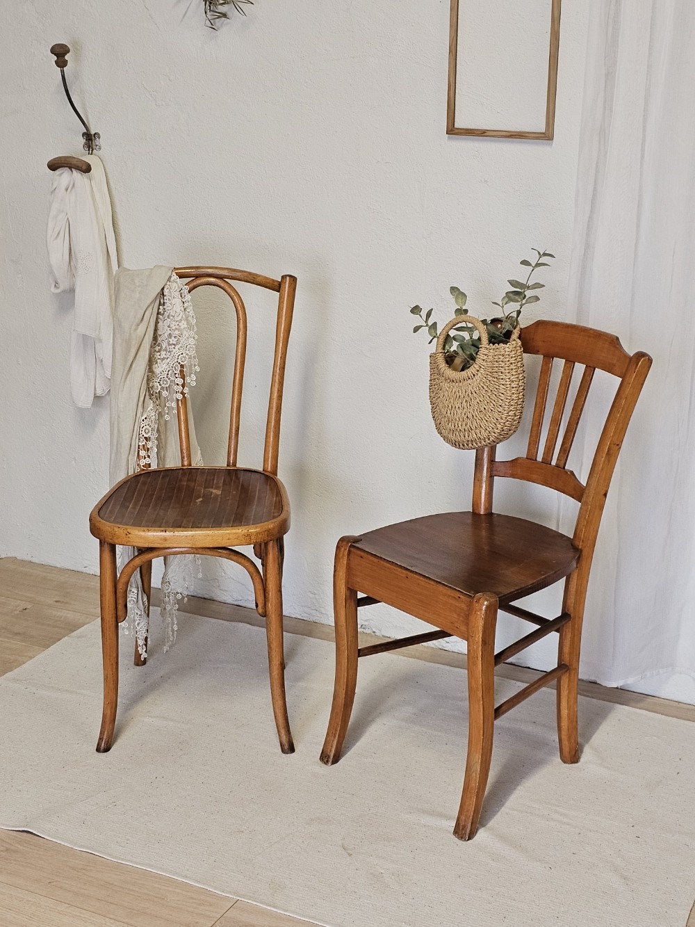 Chaise bistrot ancienne bois courbé patine miel décoration vintage.20260504_112345