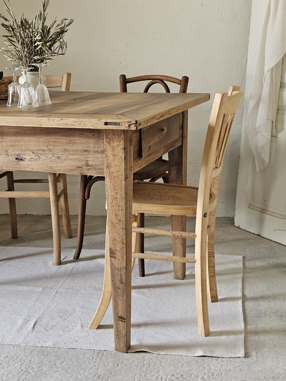 Table de Ferme en Chêne Massif – 3 Tiroirs – Style Authentique20260505_153242