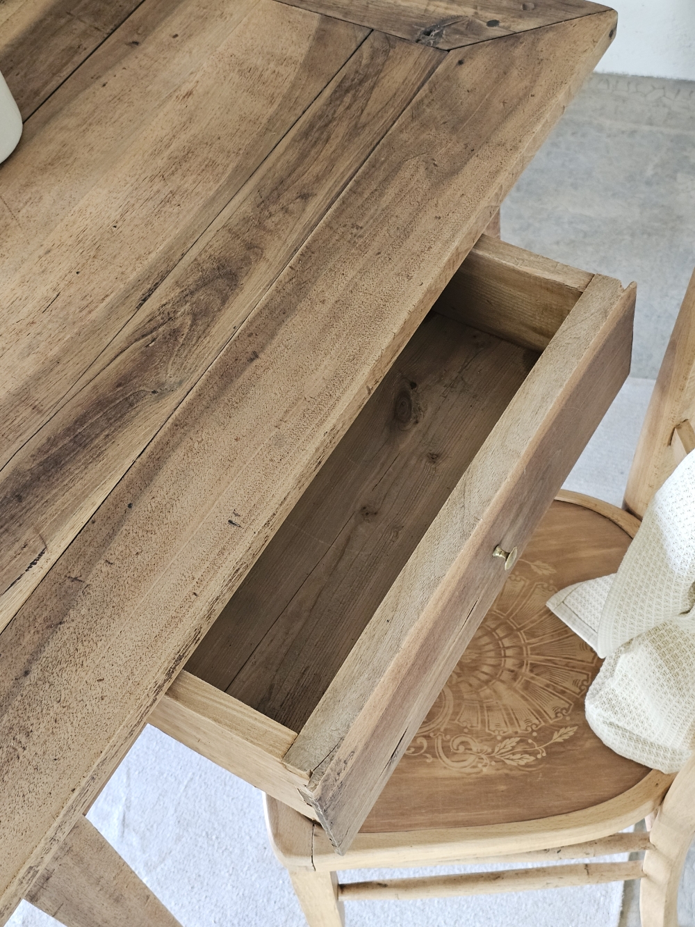 Table de Ferme en Chêne Massif – 3 Tiroirs – Style Authentique20260505_155354
