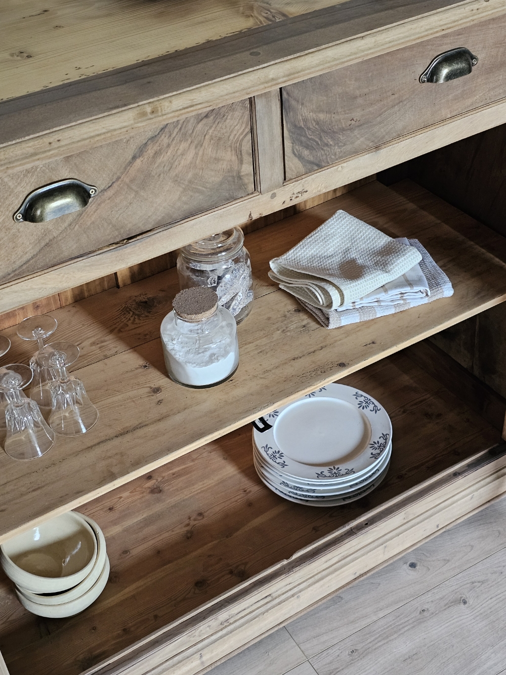 buffet de campagne fin xixe en bois clair naturel20260518_111202
