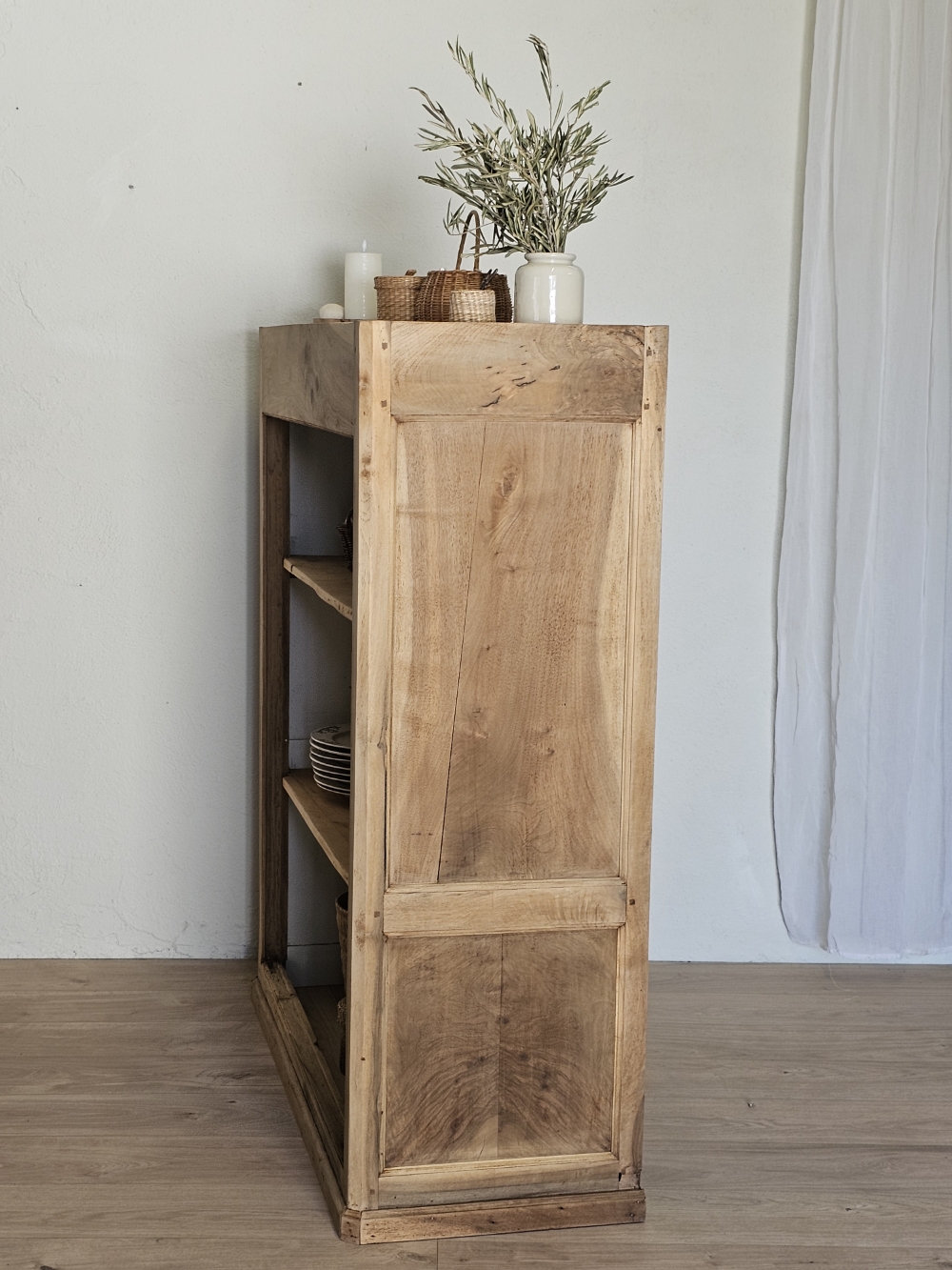 Étagère ancienne en bois brut patiné20260521_165921