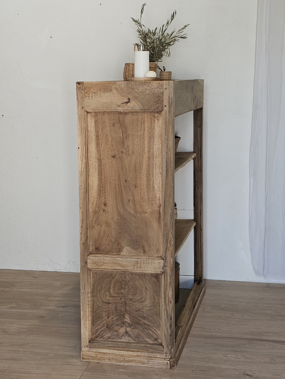 Étagère ancienne en bois brut patiné20260521_165840