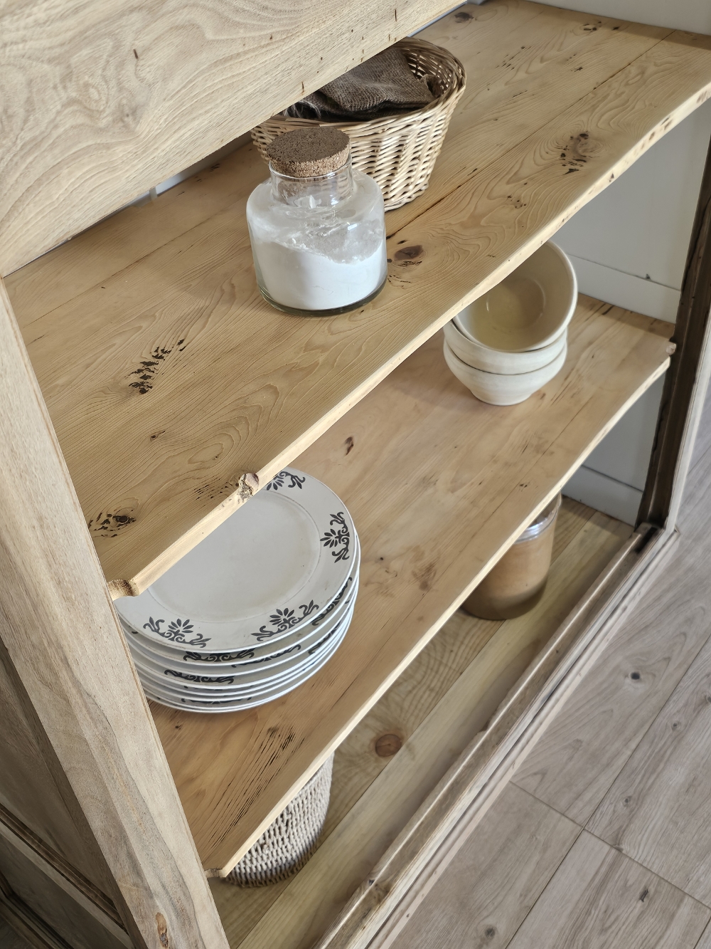 Étagère ancienne en bois brut patiné20260521_171126
