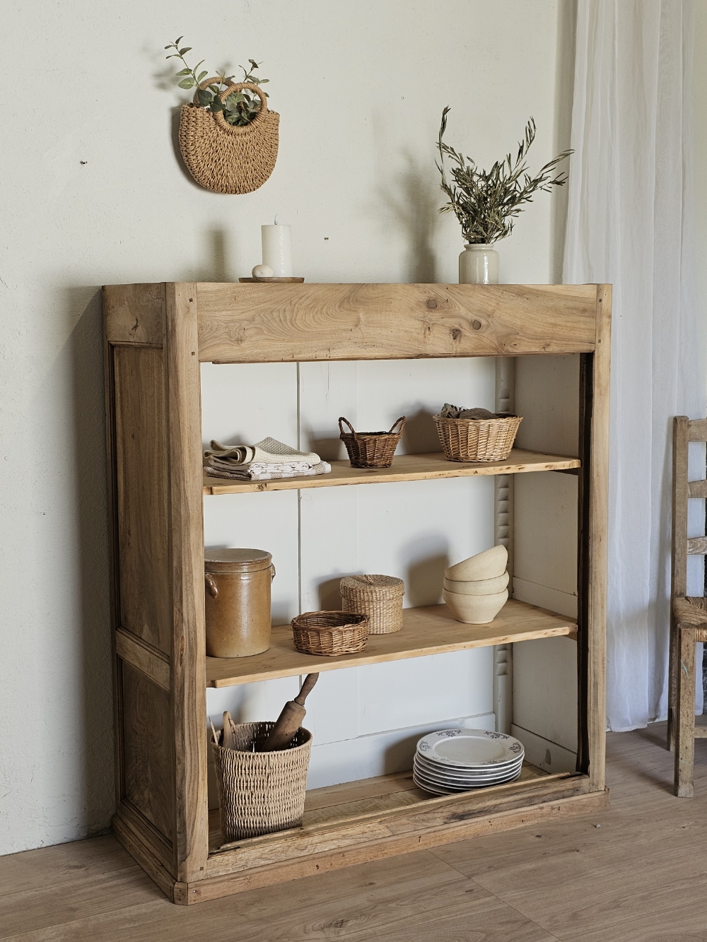 Étagère ancienne en bois brut patiné20260521_163555