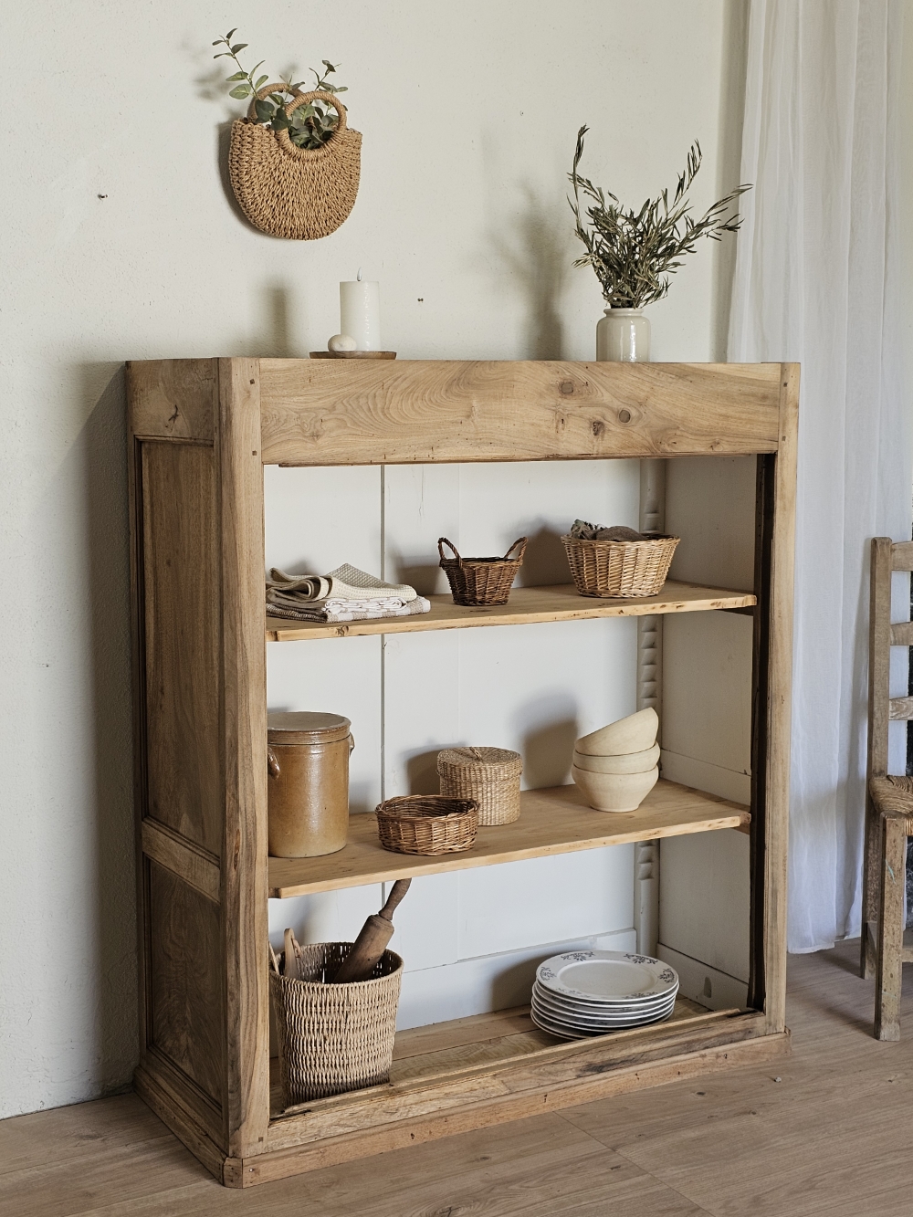 Étagère ancienne en bois brut patiné20260521_163539