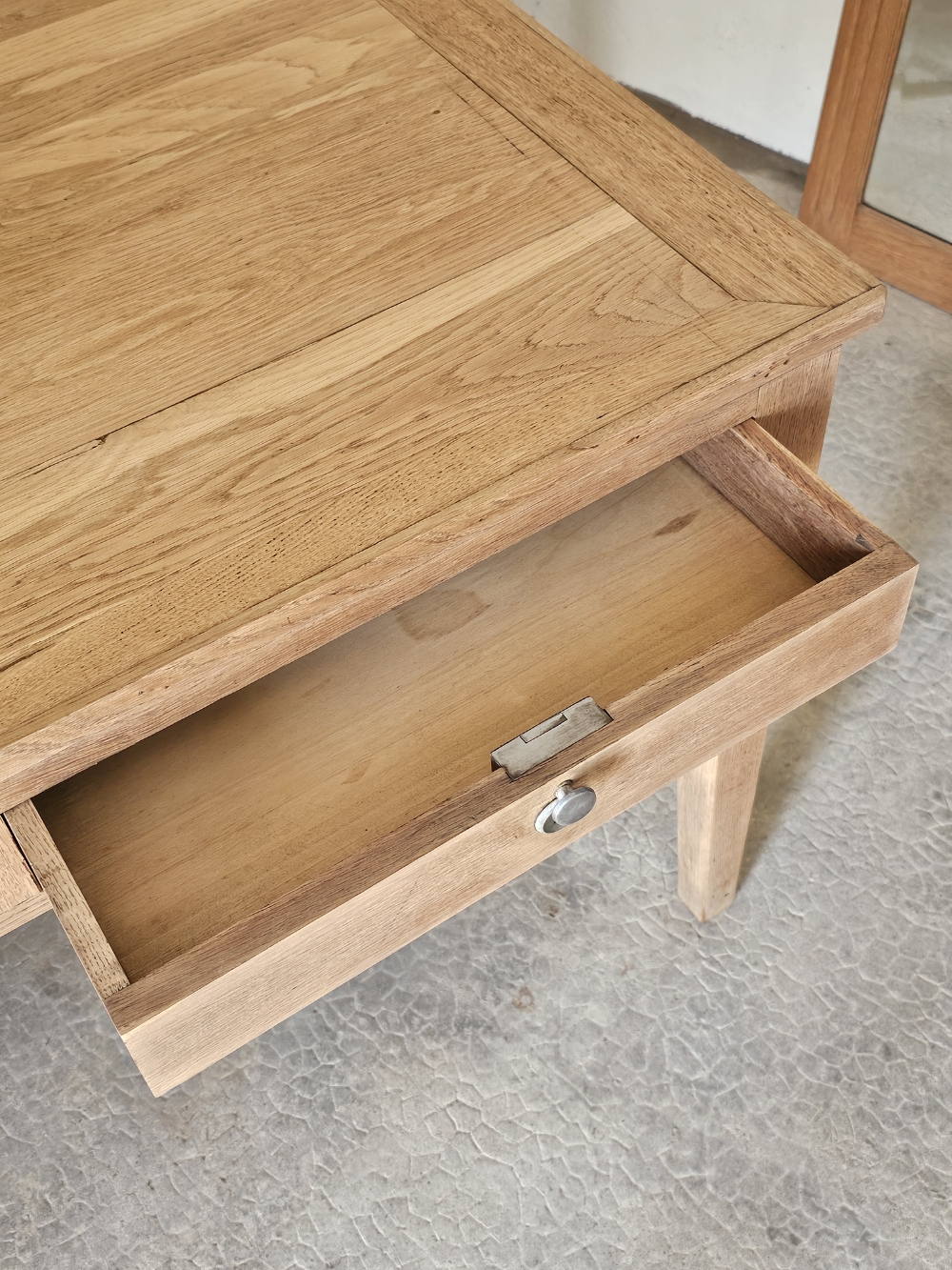 Table: bureau ancienne en chêne massif avec tiroirs 20260527_110453