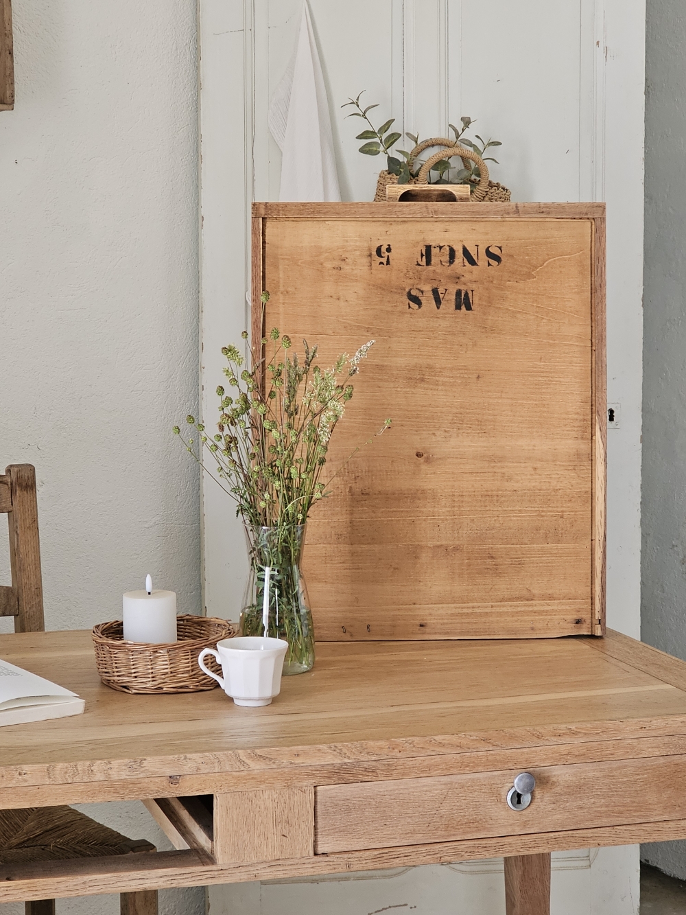 Table: bureau ancienne en chêne massif avec tiroirs 20260527_111618