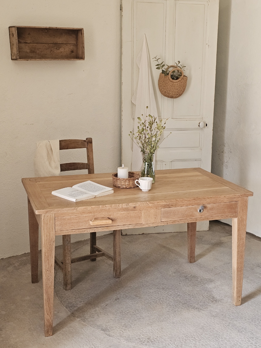 Table: bureau ancienne en chêne massif avec tiroirs 20260527_110403