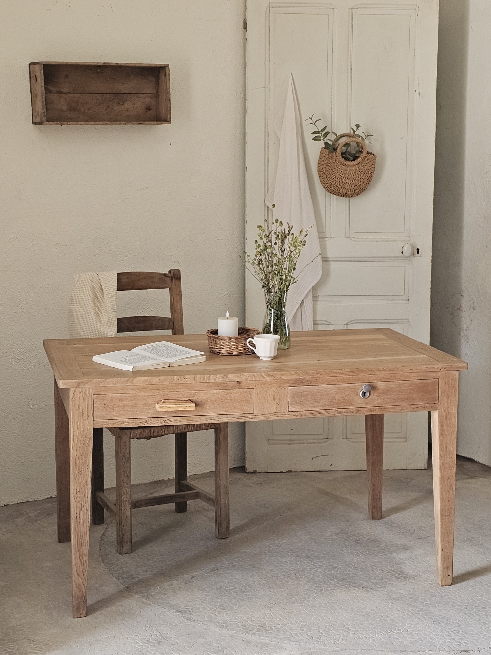 Table: bureau ancienne en chêne massif avec tiroirs 20260527_110333