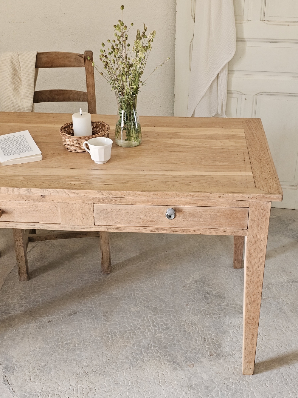 Table: bureau ancienne en chêne massif avec tiroirs 20260527_110425