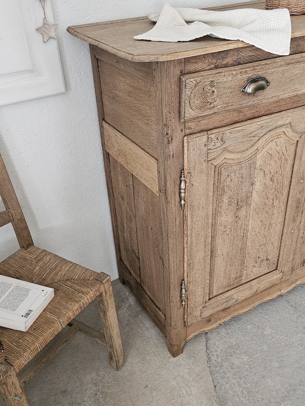 Grand Buffet de Campagne en Bois Brut Rénové20260529_144620