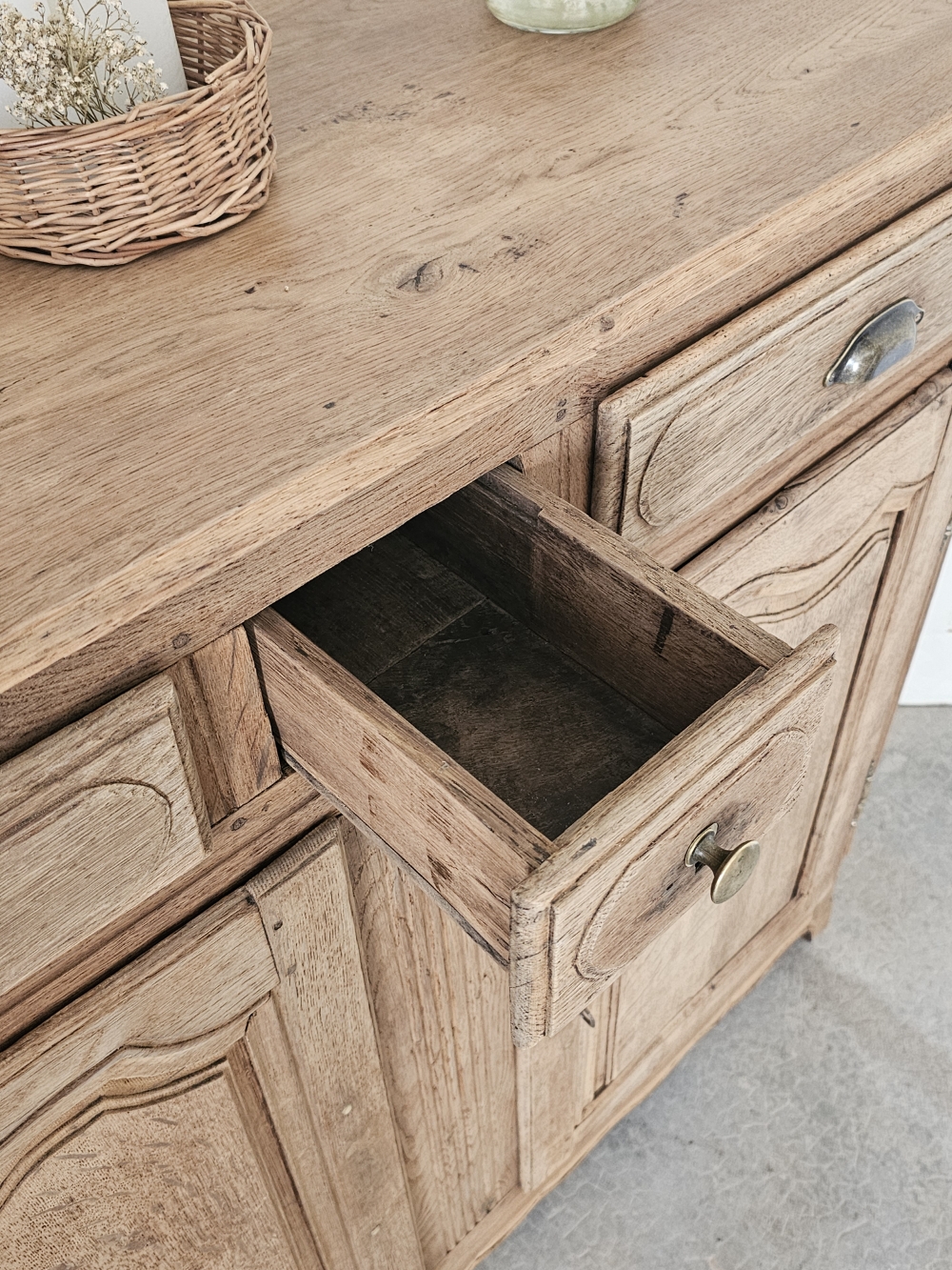 Grand Buffet de Campagne en Bois Brut Rénové20260529_144738