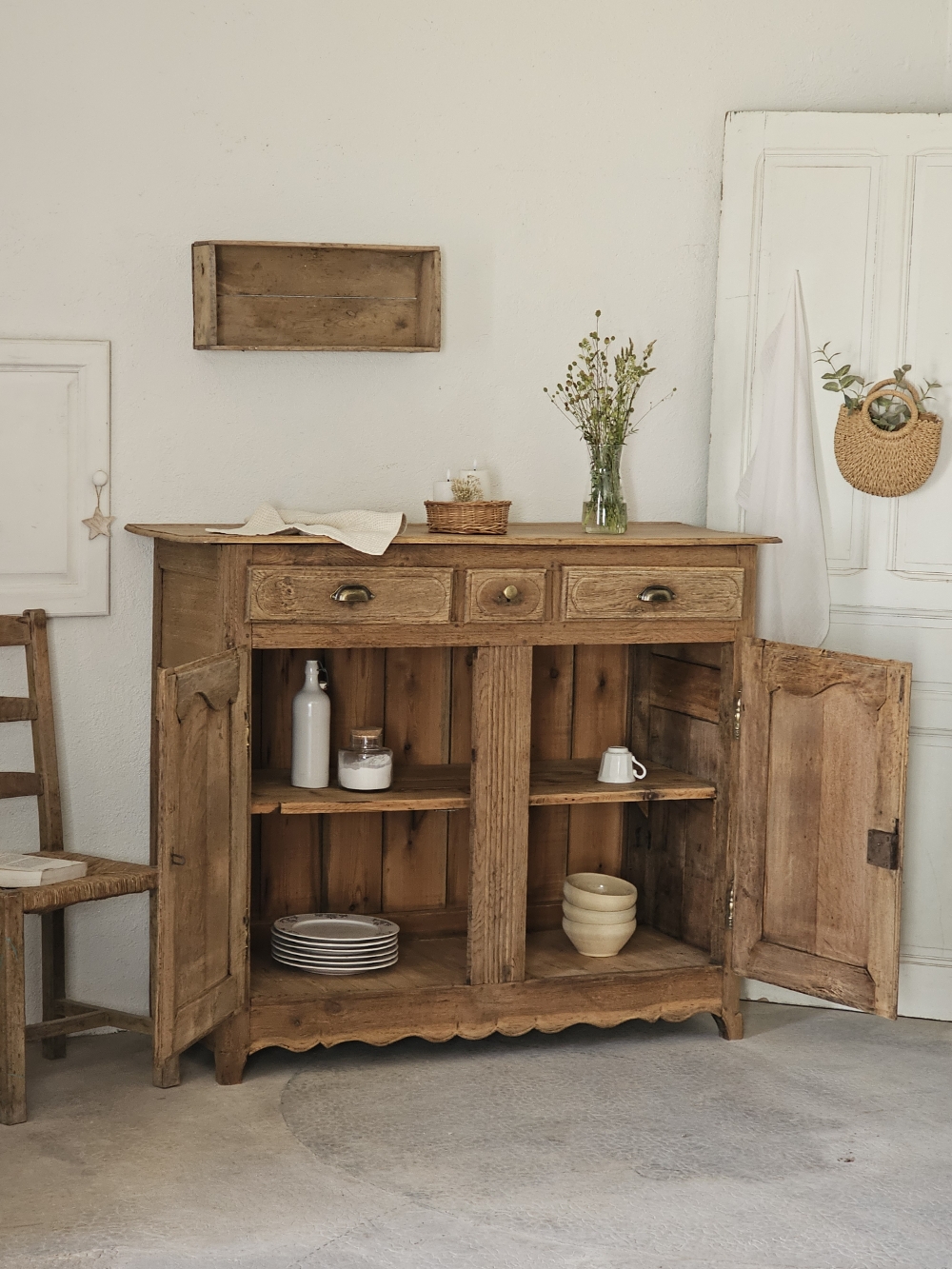 Grand Buffet de Campagne en Bois Brut Rénové20260529_144328