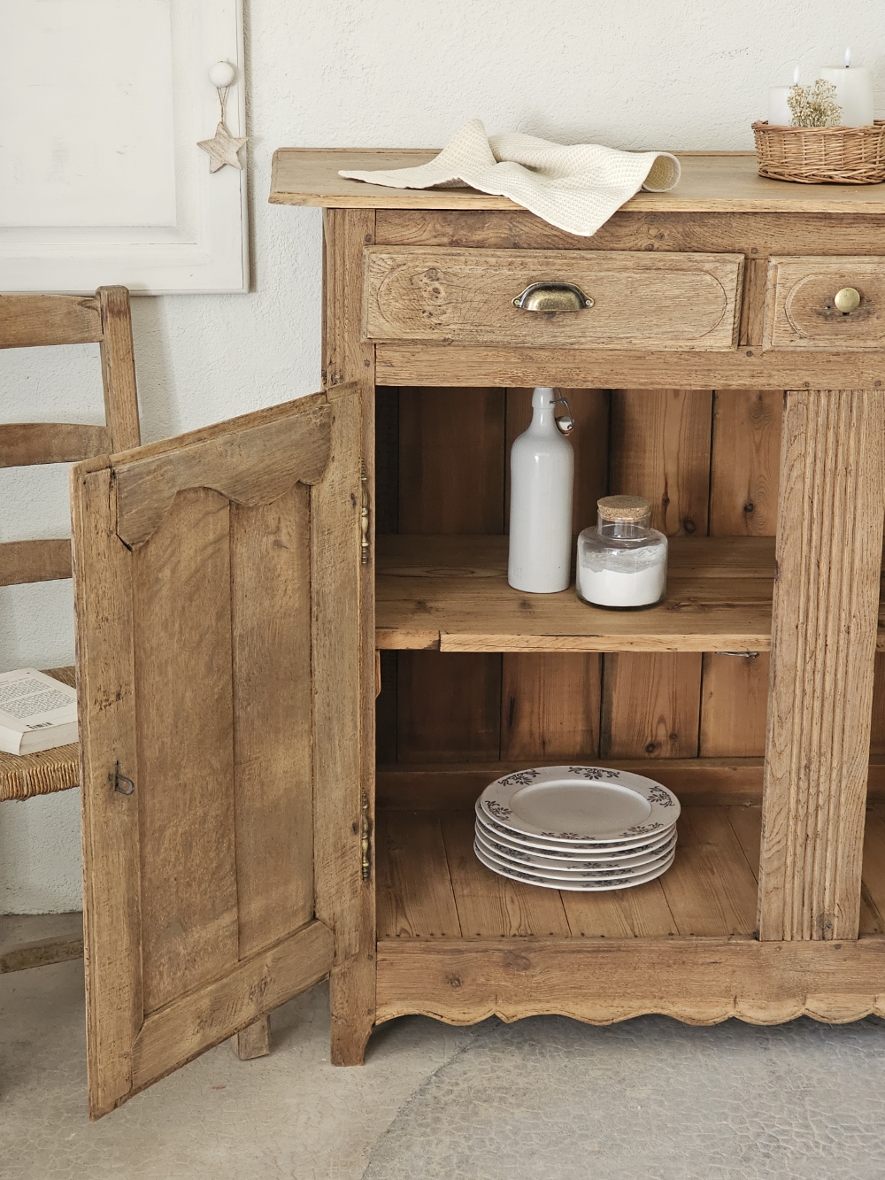 Grand Buffet de Campagne en Bois Brut Rénové20260529_144354