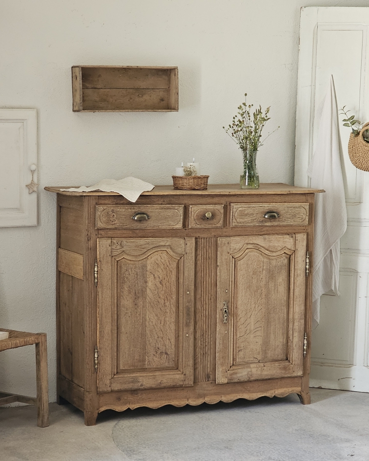 Grand Buffet de Campagne en Bois Brut Rénové20260529_144924